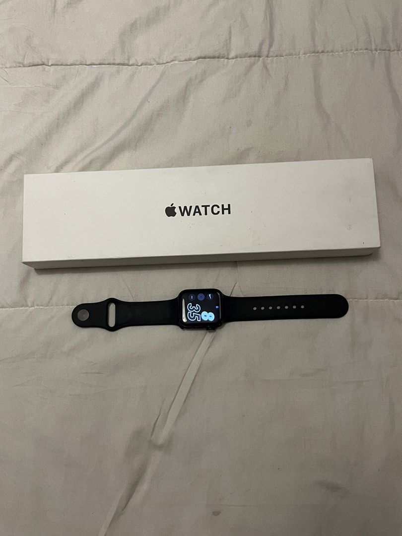 Apple Watch SE 2nd Gen (Category: Wearables & Smart Watches) located in Manila. Submitted by beautyarchives (Listing ID 1469156596, Image 2). Description: apple watch se (2nd gen) 40mm midnight a sleek and timeless smartwatch for your everyday lifestyle, fitness tracking, and staying connected • apple watch se 2nd generation, 40mm • midnight aluminum case with midnight sport band • battery health: 90% • includes original box • features fitness tr