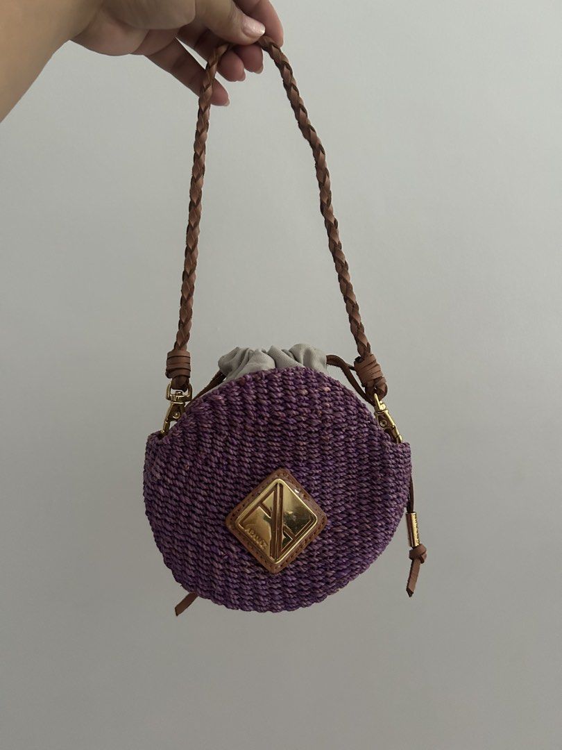 Aranaz Bola (Category: Beach Bags) located in Manila. Submitted by clasicamnl (Listing ID 1468985565, Image 1). Description: Used once comes with dust bag.