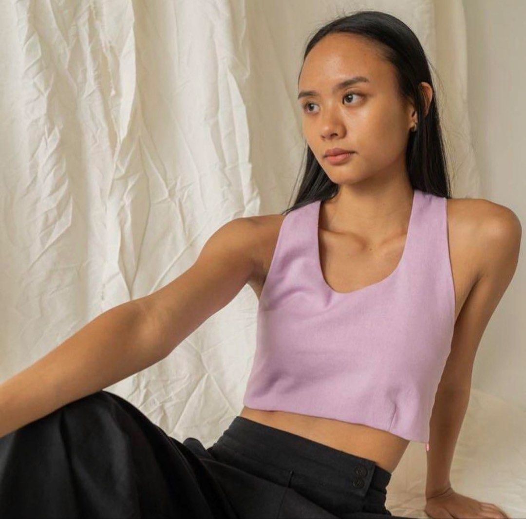 Araw the Line Melfi Top (Category: Blouses) located in Marikina City. Submitted by preluvdbyn (Listing ID 1469042027, Image 1). Description: Rfs: decluttering 🤓 Helping tags: Editor’s Market, Wear Annika, Bea’s Closet, Just Because, Miu the Label.