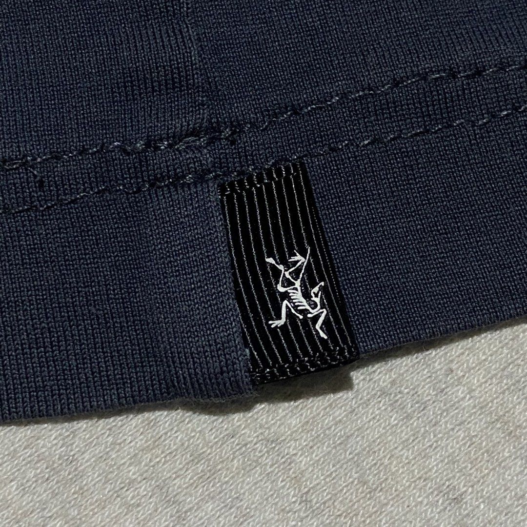 Arc'teryx (Category: Tshirts & Polo Shirts ) located in Mabalacat. Submitted by stellargarments (Listing ID 1468998590, Image 3). Description: Length : 27 Width : 21 Condition : 8.5/10 Buong buo lahat ng logos with patch scorpion logo sa baba with tags makinis pa tela medjo lukot pa po need wash fresh from bale po color may vary due to camera/lighting.
