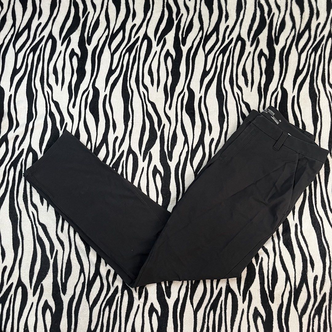 Arcteryx chino pants black (Category: Chinos) located in Manila. Submitted by royaldripmanila (Listing ID 1468930733, Image 1). Description: Sign of usage W32 L42.5 Hem 7.
