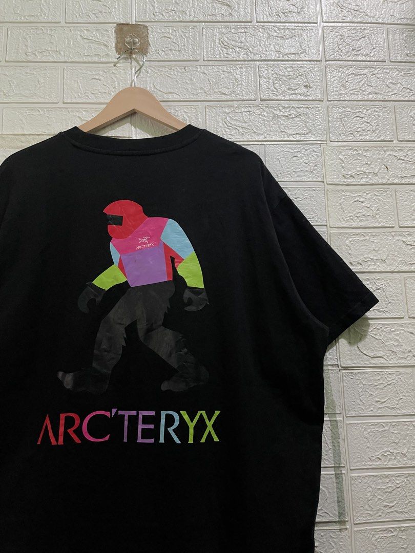 Arc’teryx graphic tee (Category: Tshirts & Polo Shirts ) located in Taguig. Submitted by thriftstar2 (Listing ID 1468936655, Image 3). Description: W 24 L 28 Size XL Color rate: 10/10 Excellent condition No issue.