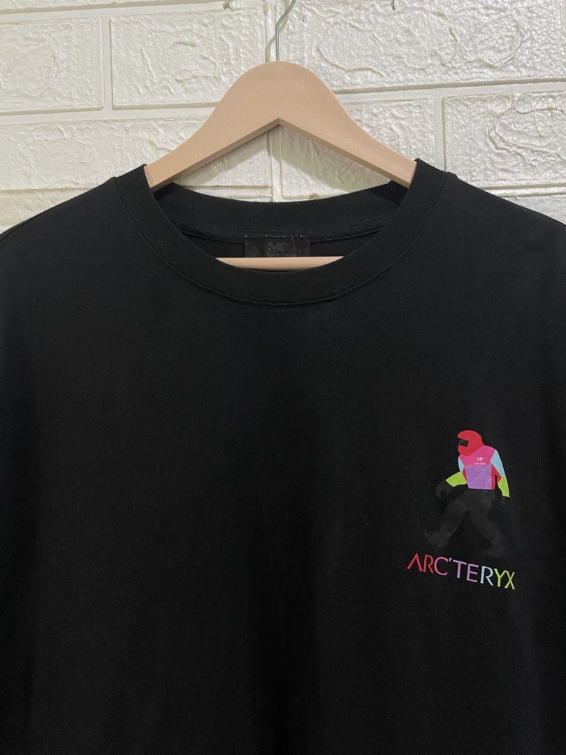 Arc’teryx graphic tee (Category: Tshirts & Polo Shirts ) located in Taguig. Submitted by thriftstar2 (Listing ID 1468936655, Image 2). Description: W 24 L 28 Size XL Color rate: 10/10 Excellent condition No issue.