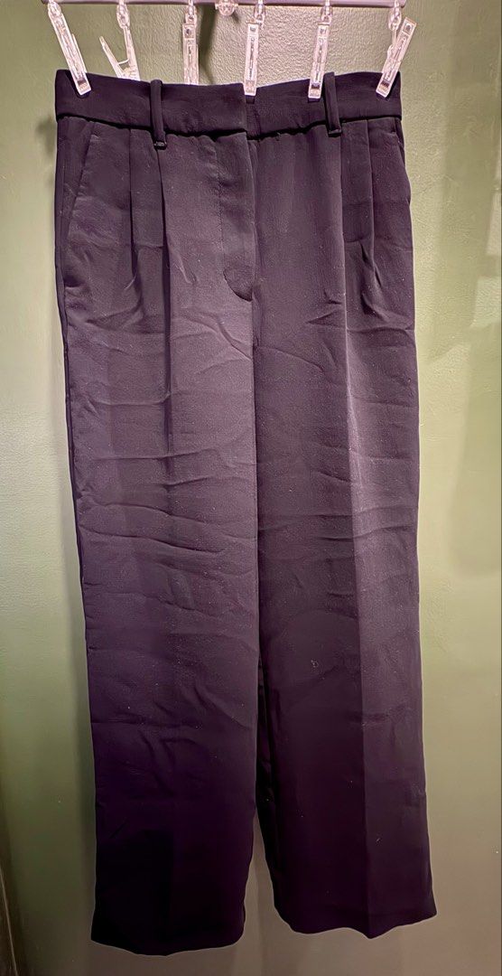 Aritzia The Effortless Pant in Black (Category: Other Bottoms) located in Taguig. Submitted by loise001_of_rewear (Listing ID 1469006073, Image 2). Description: Aritzia’s classic ‘The Effortless Pant’ in black. Size 0 but check the other photos and the size guide here: https://www.aritzia.com/intl/en/size-guide My waistline is 28” in the ‘When Worn’ photo. I am 5ft + wearing 2in heels for reference. I can wear Artizia’s pants in sizes 0-4. This i