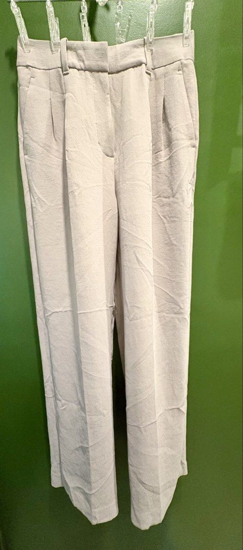 Aritzia The Effortless Pant Lavender (Category: Other Bottoms) located in Taguig. Submitted by loise001_of_rewear (Listing ID 1469003765, Image 3). Description: Aritzia’s classic ‘The Effortless Pant’ in lavender. Size 0 but check the other photos and the size guide here: https://www.aritzia.com/intl/en/size-guide My waistline is 28” in the ‘When Worn’ photo. I am 5ft + wearing 2in heels for reference. I can wear Aritzia’s pants from size 0-4. Th