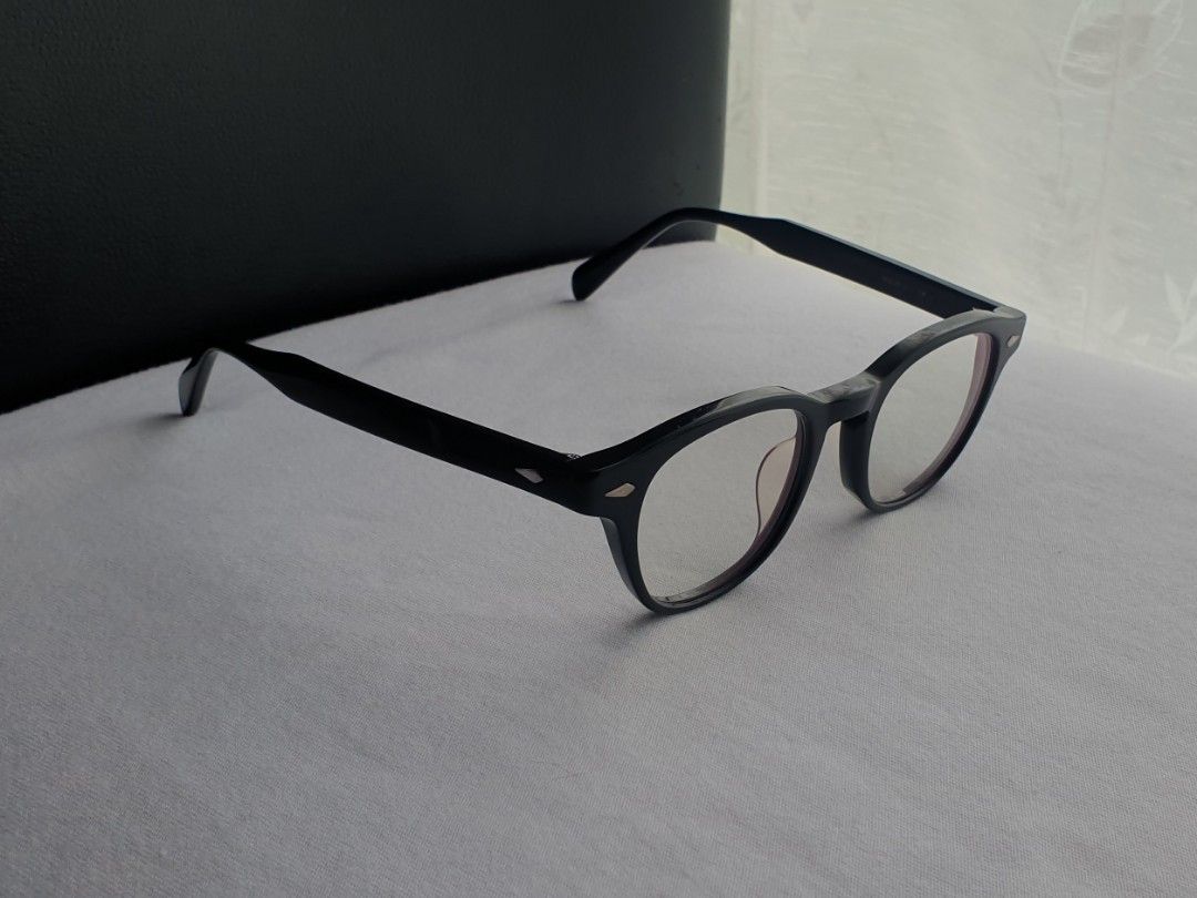 Ash Compact Arnel Style Eyeglass Frame (Category: Sunglasses & Eyewear) located in Quezon City. Submitted by WasalakTwo (Listing ID 1469092874, Image 3). Description: Bought in Korea Durable and high quality Goodcondition Still presentable Lens are graded, but replaceable Open for delivery nationwide Front Width 13.5cm Front Height 4.4cm.