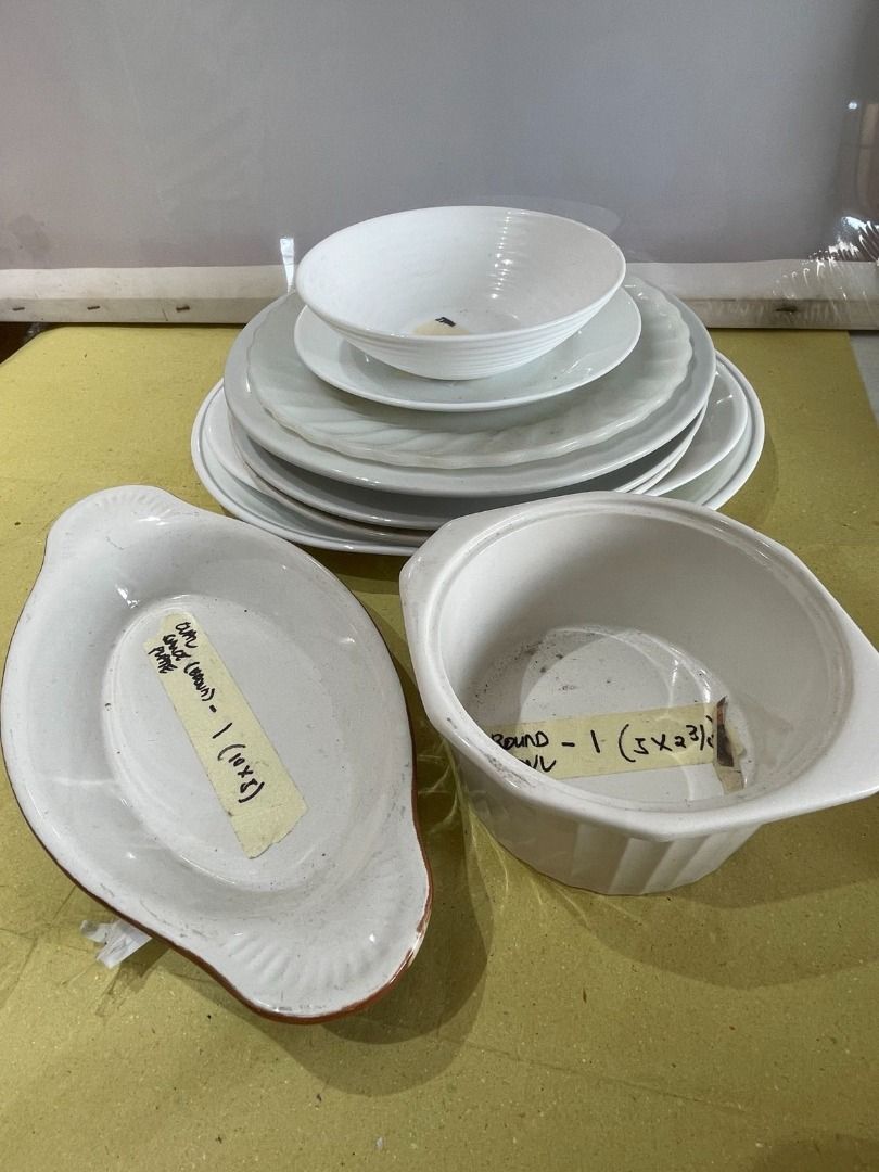 Assorted Dinnerware (Category: Dinnerware & Cutlery) located in Quezon City. Submitted by foxsquaredeals (Listing ID 1469027572, Image 1). Description: 1pc boat plate; 1pc 13cm bowl; 1pc 16cm soup bowl; 1pc 18cm appetizer plate; 1pc 23cm dinner plate; 3pcs 25cm dinner plate; 1pc 30cm serving plate; 1 pcs 32cm serving plate = total 11pcs P700 take all MOP: Gcash/Bank transfer.