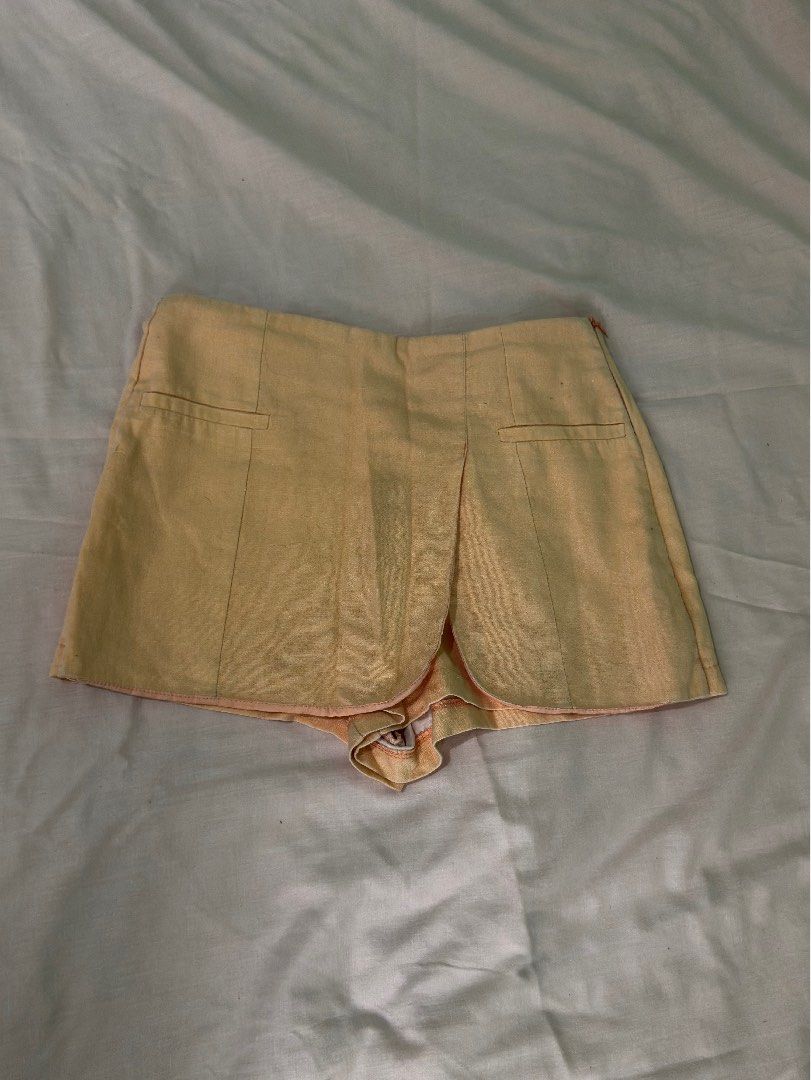 Assorted women’s shorts bundle (Category: Shorts) located in Quezon City. Submitted by pinkpreloved08 (Listing ID 1468937825, Image 1). Description: .