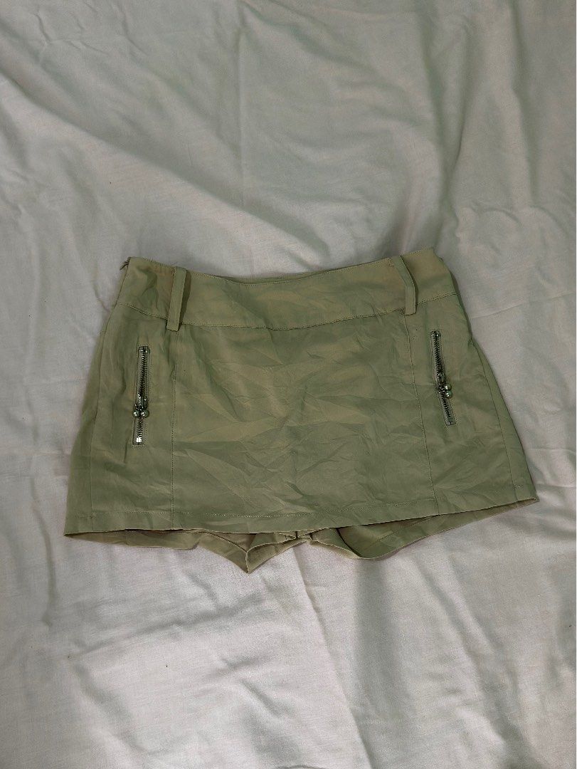 Assorted women’s shorts bundle (Category: Shorts) located in Quezon City. Submitted by pinkpreloved08 (Listing ID 1468937825, Image 2). Description: .