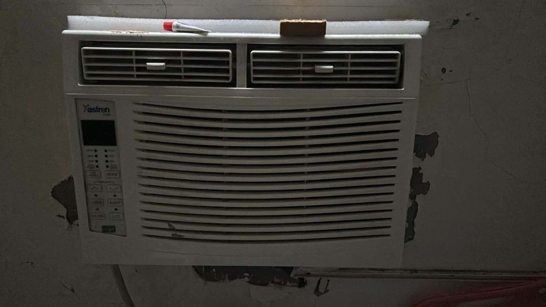 ASTRON V3 .6HP DIGITAL INVERTER GRADE R32 (Category: Other Home Appliances) located in Manila. Submitted by ralphx1 (Listing ID 1469011012, Image 1). Description: personal used, no history of repair hindi na need, kelangan mas bigger unit sa bagong apartment..