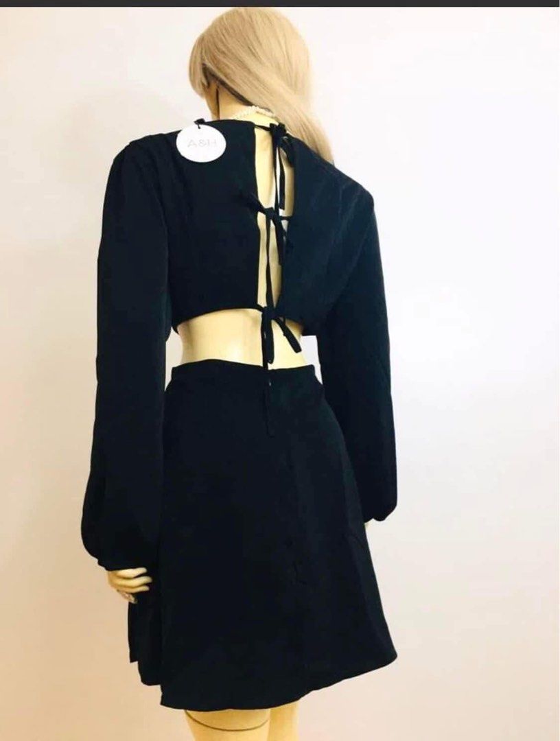 Atmos & here Kiki mini dress black (Category: Dresses) located in Subic. Submitted by Rodsbestbuys (Listing ID 1469072334, Image 2). Description: ATMOS&HERE DRESS Shop this elegant sexy back cut out black longsleeve dress Puff sleeve and garter waist Size 16 on tag Ganda ng fabric nito Size:can fit large-semi XL Waist 33-34 Model height 5’7 free ship ito Black color .