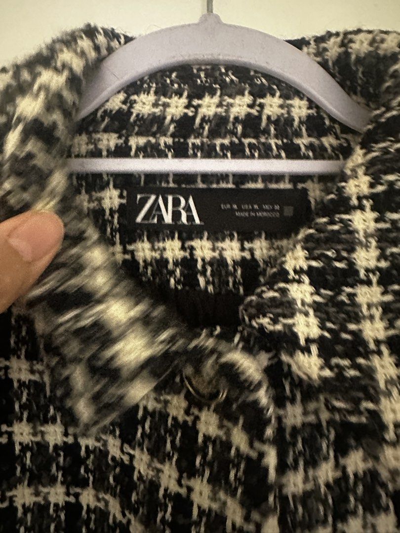 Auth Zara Tweed Jacket (Category: Coats, Jackets and Outerwear) located in Mandaluyong City. Submitted by hdvvv (Listing ID 1468939543, Image 3). Description: Zara Textured Short / Metal Button Tweed Jacket in a black and white houndstock-style pattern featuring a classic shirt collar and ornate silver-tone buttons. Almost new.