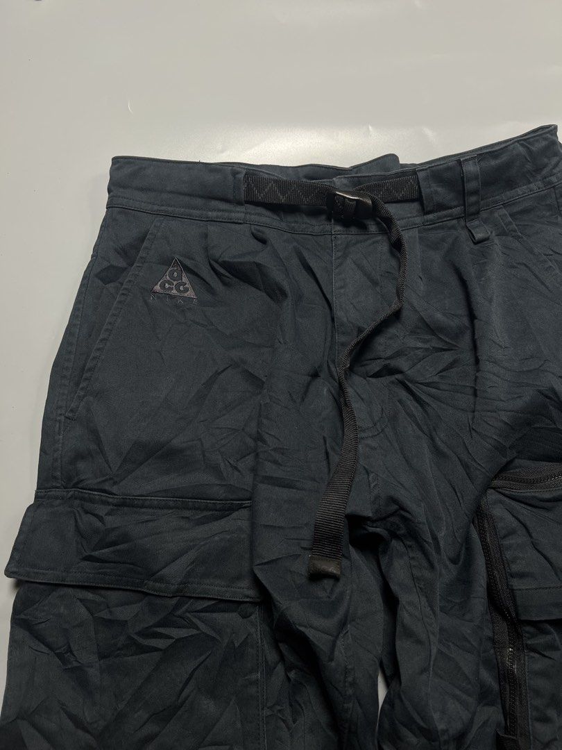 Authentic ACG woven pants Size Medium (Category: Coats, Jackets and Outerwear) located in Ragay. Submitted by sergesalgado (Listing ID 1469090665, Image 2). Description: ACG Woven Cargo Pants Medium on Tag Color rate: 9/10 Waistline:30 to 34 Length:37 Opening: 7 No Issue.