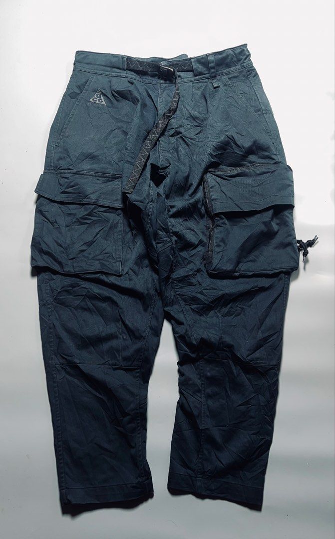 Authentic ACG woven pants Size Medium (Category: Coats, Jackets and Outerwear) located in Ragay. Submitted by sergesalgado (Listing ID 1469090665, Image 1). Description: ACG Woven Cargo Pants Medium on Tag Color rate: 9/10 Waistline:30 to 34 Length:37 Opening: 7 No Issue.