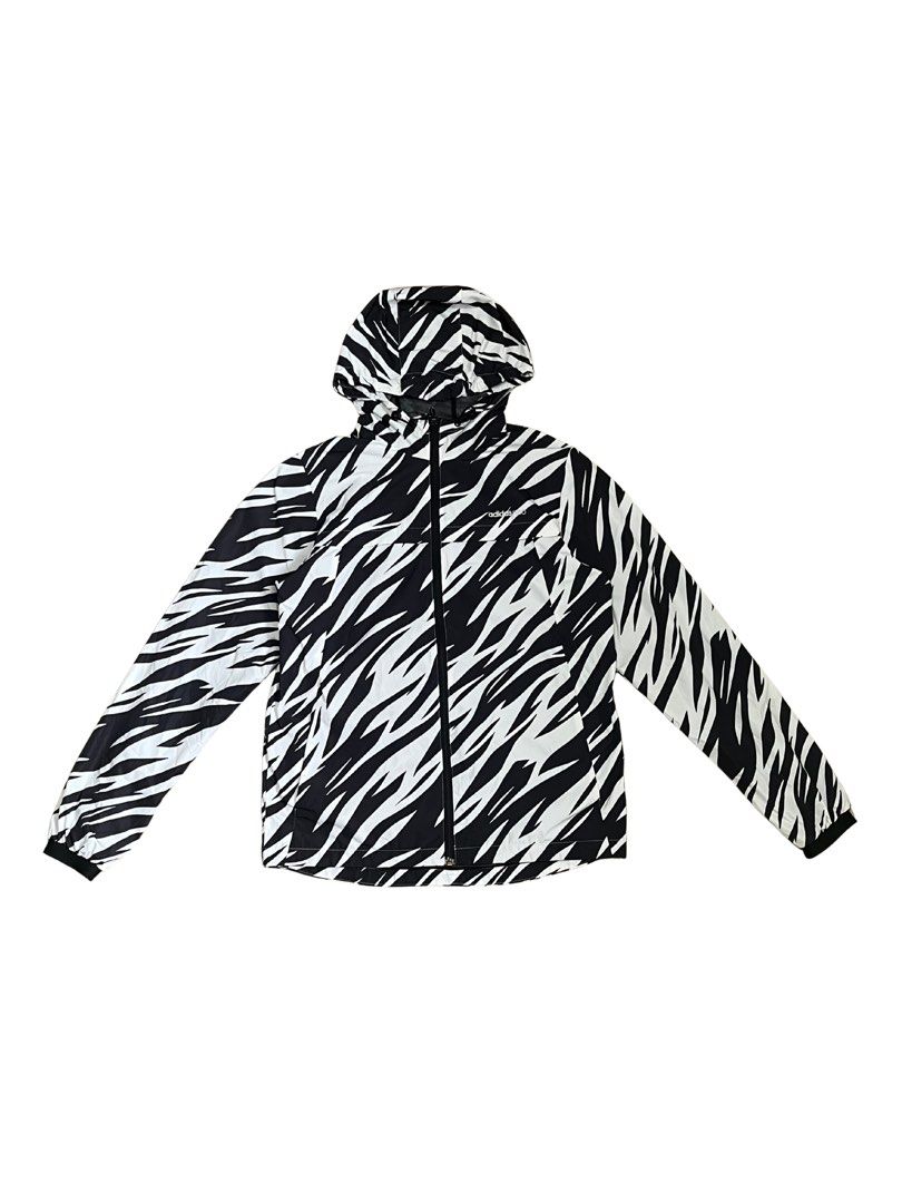 Authentic Adidas Neo Jacket Windbreaker (Complete tag) (Category: Coats, Jackets and Outerwear) located in Las Pinas. Submitted by 5.1.5kurono (Listing ID 1469114598, Image 1). Description: Available ✅ Adidas neo windbreaker jacket ₱800 • width: 21.5 • length: 28 Issue: • none 📍 las piñas, ph • j&t / lalamove 📦 • sf shouldered by buyer • gcash only 💸 (payment first) color may vary due to lighting all items are thrifted please manage your expec