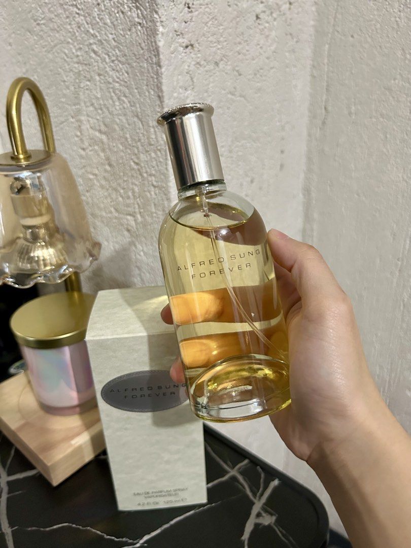 Authentic Alfred Sung Forever Eau De Parfum 125ml (Category: Fragrance & Deodorants) located in Manila. Submitted by elithiax (Listing ID 1469091122, Image 2). Description: 🌸 AUTHENTIC ALFRED SUNG FOREVER EDP FOR WOMEN – 125 ML |BRAND NEW IN BOX Looking for a timeless, feminine fragrance?Alfred Sung Forever Eau de Parfum is a classic floral fragrance with a fresh fruity opening, an elegant floral heart, and a soft, warm woody finish. Perfect for
