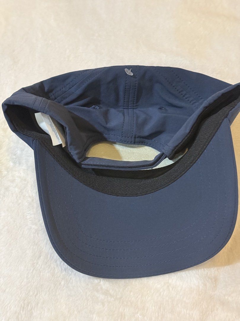 Authentic Alo Yoga Navy Hat Cap One Size (Category: Caps & Hats) located in Manila. Submitted by bl0ss0ms711 (Listing ID 1469117744, Image 2). Description: - Comes with its original paperbag and guaranteed authentic - Color: Navy / Navy - Performance Alo version is perfect for sports and more mobilisation movement activities - Design: Raised tonal logo on front - Fit: Adjustable strap, one size fits most - Condition: Brand new with original tags 