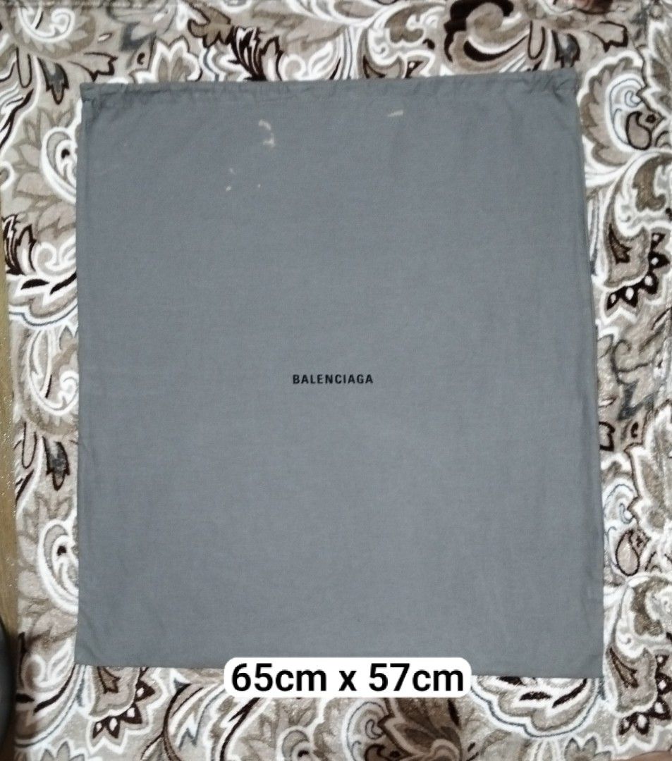 Authentic BALENCIAGA XL dust bag dustbag (Category: Luxury Bags & Wallets) located in Zamboanga. Submitted by luxuryaccessories_ella.2022 (Listing ID 1469079233, Image 1). Description: Authentic 👉looks new ( but has bleach stain) 👉sized by cm ( centimeters) 👉 already wash 👉add sf 👉Loc po is Mindanao 👉 shipping thru J &T add 89 sa sf 👉MOP:Gcash or BPI.