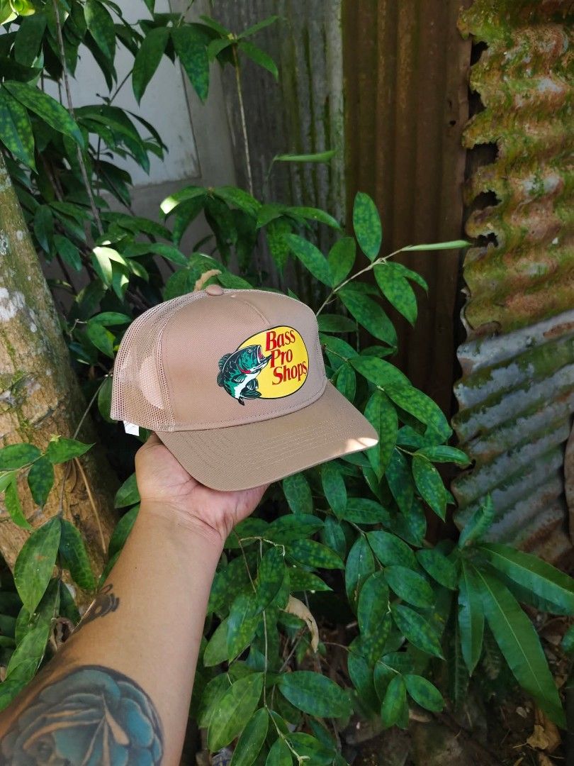 AUTHENTIC BASS PRO SHOPS KHAKI (Category: Caps & Hats) located in Talisay. Submitted by captivating6115 (Listing ID 1468991995, Image 1). Description: AUTHENTIC BASS PRO SHOPS KHAKI MESH CAP.