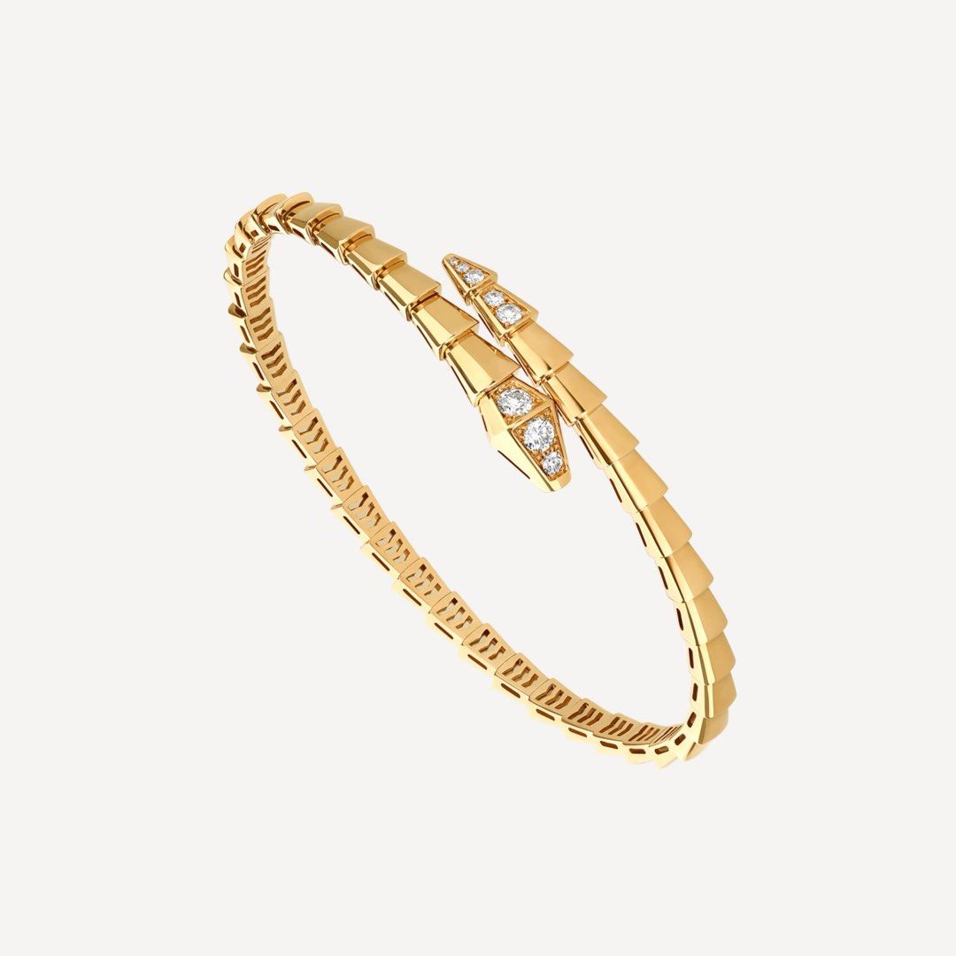 Authentic Bvlgari Serpenti Viper Bracelet (Category: Bracelets) located in Taguig. Submitted by mainsourceph (Listing ID 1468839702, Image 2). Description: Bvlgari Serpenti Viper Bracelet 360709 18K Gold, 18.5 Grams 8 Round Mounted Setting Pavé Diamonds on The Head and Tail 0.47 Carats of Diamond Condition: New *Comes with original box, Receipt and Certificate.
