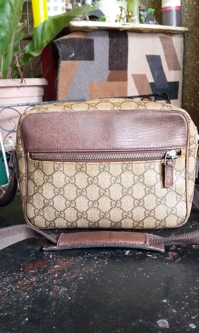 Authentic gucci cross body bag (Category: Luxury Bags & Wallets) located in Davao. Submitted by baghunterluxxe (Listing ID 1468978204, Image 1). Description: sign of use medium.