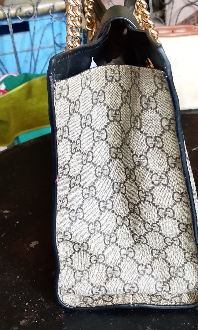 Authentic Gucci Shoulder bag (Category: Luxury Bags & Wallets) located in Davao. Submitted by baghunterluxxe (Listing ID 1468959525, Image 3). Description: himolmol sa loob may kunting scuffs.