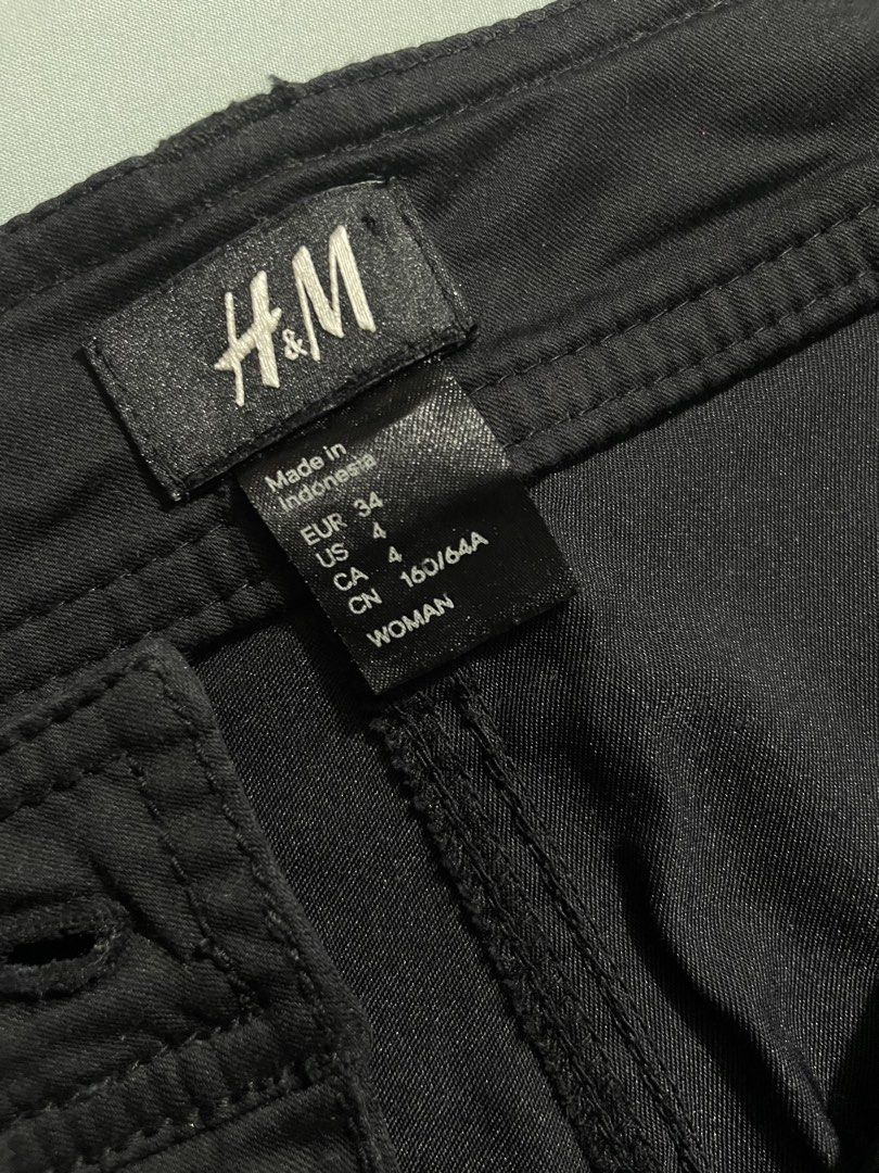 Authentic H&M Black Low Waist Short (Category: Shorts) located in Bulacan. Submitted by erinbtrc (Listing ID 1469004629, Image 3). Description: 10/10 Condition Authentic No Issue/Flaws Can do Same Day Delivery (Lalamove) If Metro Manila or J&T Delivery.