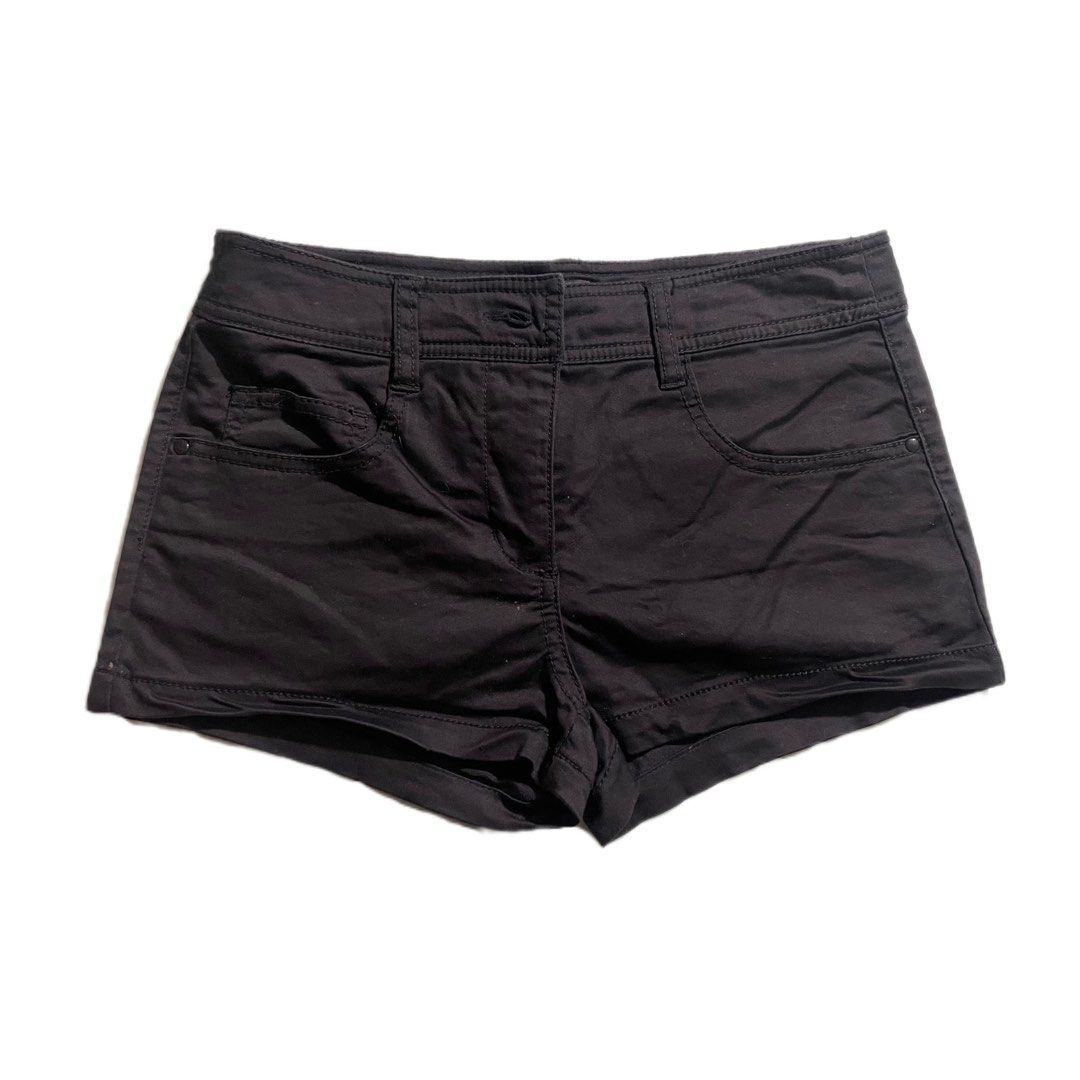 Authentic H&M Black Low Waist Short (Category: Shorts) located in Bulacan. Submitted by erinbtrc (Listing ID 1469004629, Image 1). Description: 10/10 Condition Authentic No Issue/Flaws Can do Same Day Delivery (Lalamove) If Metro Manila or J&T Delivery.