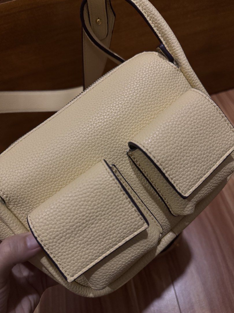 AUTHENTIC HOLB BRICK (Category: Cross-body Bags) located in Mexico. Submitted by itsmealexa (Listing ID 1469124358, Image 2). Description: - Authentic - no more photos *please manage your expectations as these are preloved* *no return / exchange* LOC: Pampanga Payment: Gcash / Any mode of bank transfer Courier: J&T .