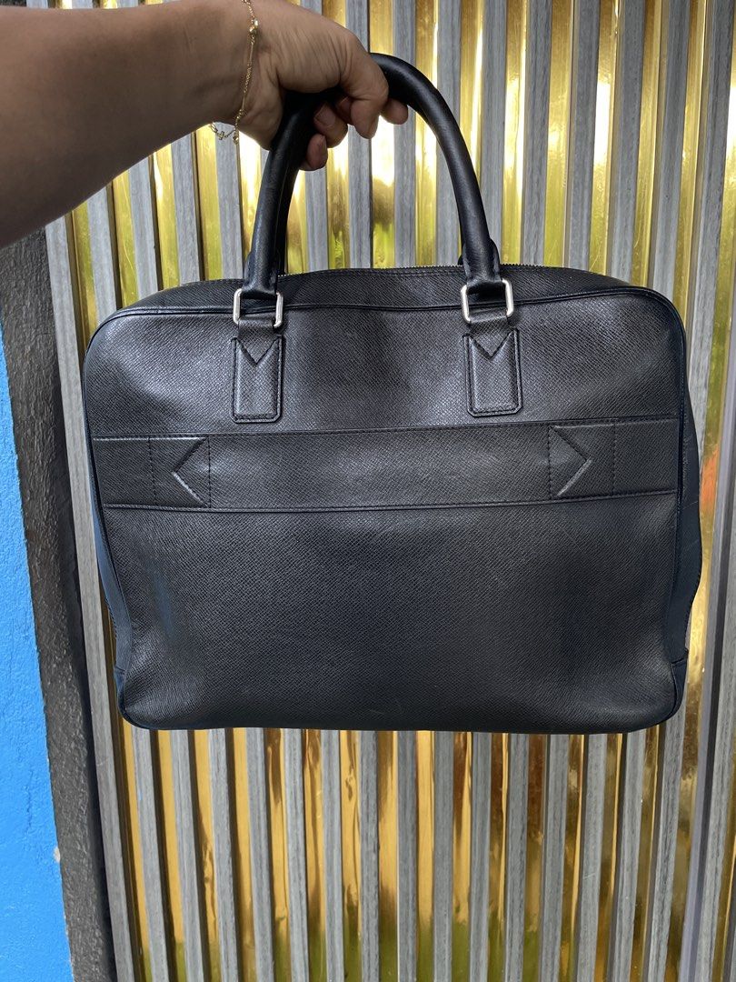 Authentic lv document (Category: Luxury Bags & Wallets) located in Mambajao. Submitted by keysse1432 (Listing ID 1469022643, Image 2). Description: No major issue guaranteed orig 100%.