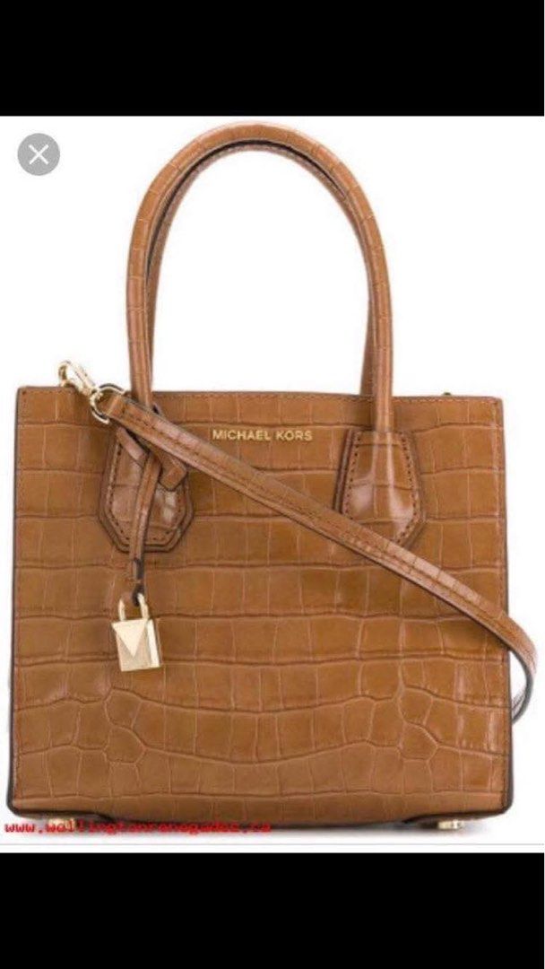 Authentic Michael Kors Limited Edition Bag (Category: Shoulder Bags) located in Manila. Submitted by yunah08 (Listing ID 1469088965, Image 3). Description: Bought it in USA but never used. Flawless condition. Small bag as seen in photo. .