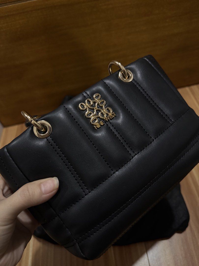 AUTHENTIC NINEWEST (Category: Cross-body Bags) located in Mexico. Submitted by alexacarts (Listing ID 1469125539, Image 2). Description: - authentic - no more photos *please manage your expectations as these are preloved* *no return / exchange* LOC: Pampanga Payment: Gcash / Any mode of bank transfer Courier: J&T .