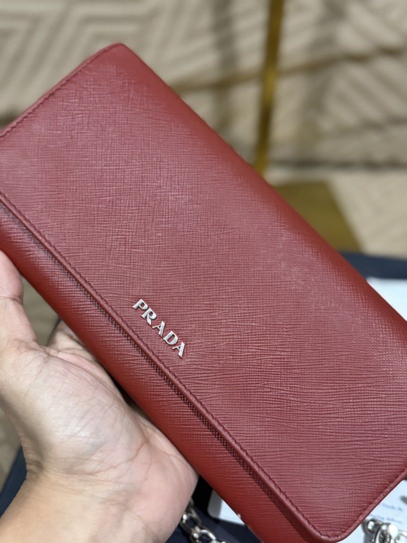 Authentic Prada Wallet on chain (Category: Wallets & Card holders) located in Manila. Submitted by reg08 (Listing ID 1469159734, Image 2). Description: Price is negotiable .