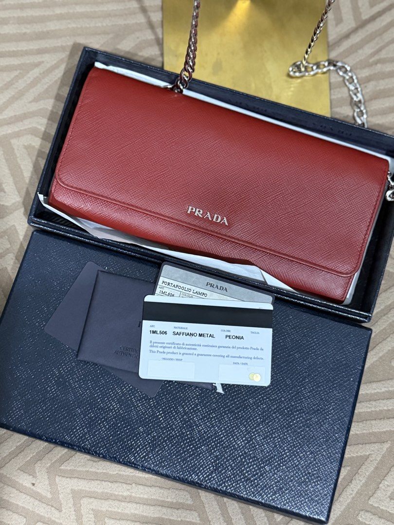 Authentic Prada Wallet on chain (Category: Wallets & Card holders) located in Manila. Submitted by reg08 (Listing ID 1469159734, Image 1). Description: Price is negotiable .