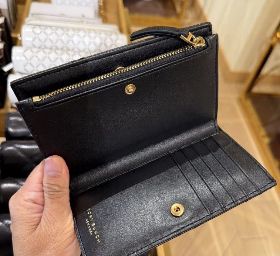 Authentic US bought Tory Burch medium willa quilted wallet (Category: Wallets & Card holders) located in Manila. Submitted by saleph (Listing ID 1469112144, Image 3). Description: Guaranteed authentic! 💯❤️ Relative bought in the US just this July Gifted to me but not my style Like brand new! .