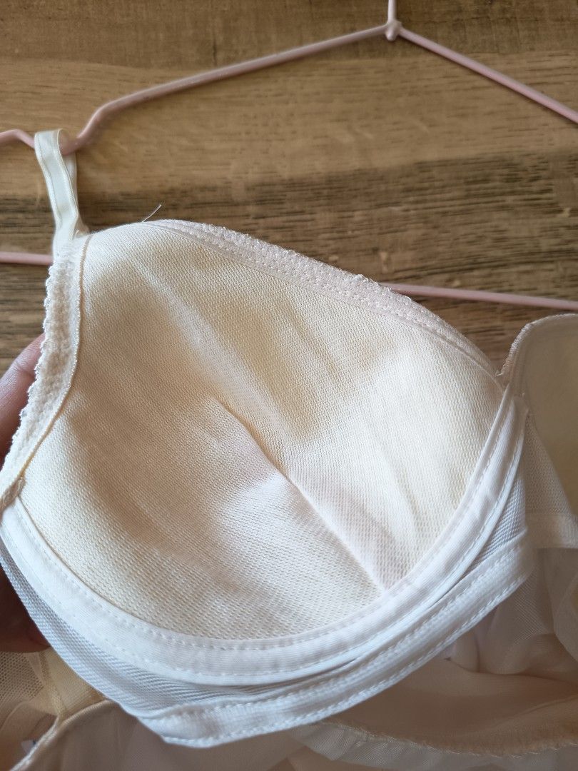 Authentic Wacoal Japan camisole with pads (Category: Undergarments & Loungewear) located in Rizal. Submitted by joy_whisky (Listing ID 1468996193, Image 3). Description: Japan Wacoal camisole top with pads like new condition.