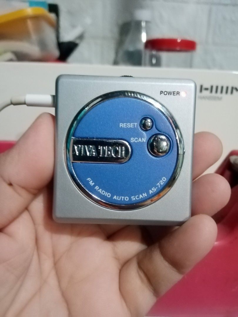 Auto scan FM radio (Category: Portable Music Players) located in Caloocan City. Submitted by 4kidsstore (Listing ID 1469014916, Image 1). Description: Batt operated Working.