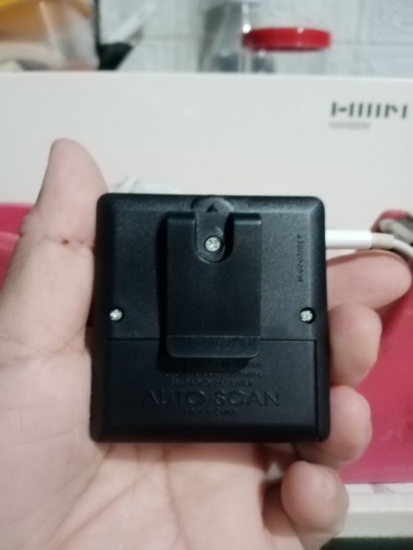 Auto scan FM radio (Category: Portable Music Players) located in Caloocan City. Submitted by 4kidsstore (Listing ID 1469014916, Image 2). Description: Batt operated Working.