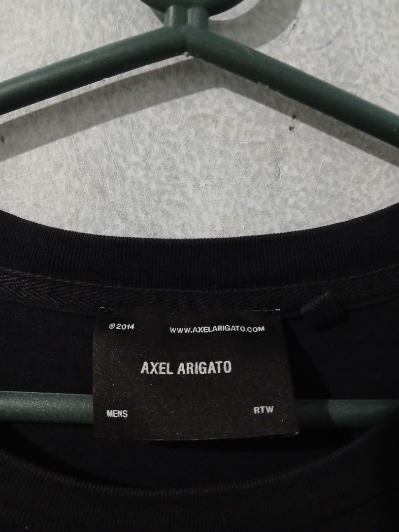 AXEL ARIGATO BLACK TEE (Category: Tshirts & Polo Shirts ) located in Tarlac. Submitted by jcg_06 (Listing ID 1469091132, Image 3). Description: Lightly used Authentic.