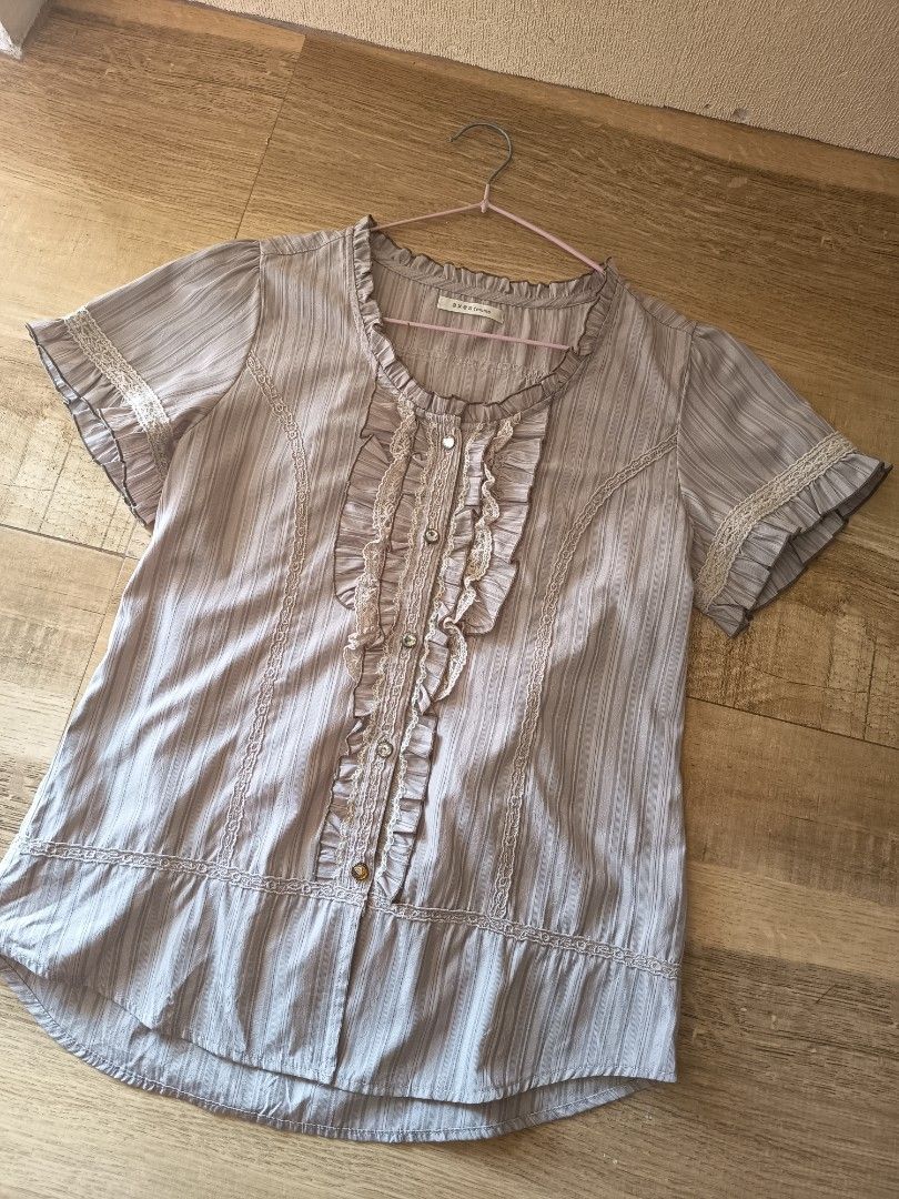 Axess Femme Top (Category: Blouses) located in Rizal. Submitted by joy_whisky (Listing ID 1469149644, Image 2). Description: excellent condition issue: last button's gem is missing small-med.