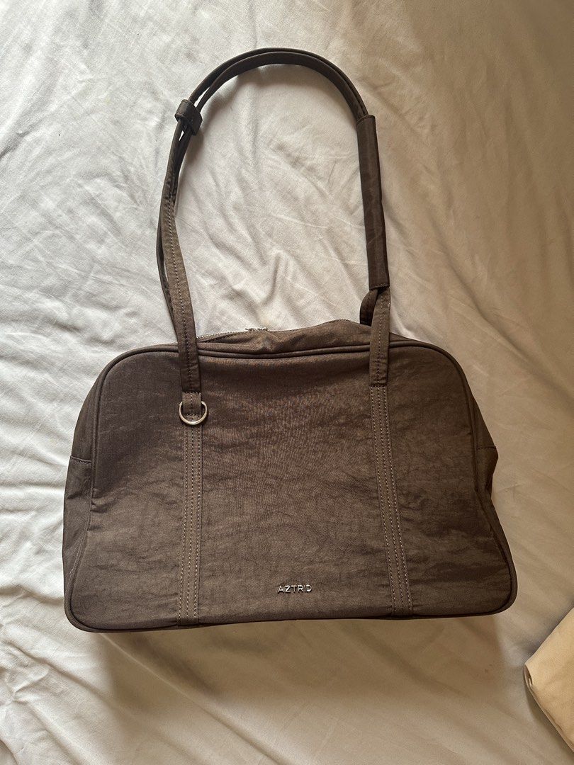 AZTRID Boston Air Bag in Espresso ( Large) (Category: Shoulder Bags) located in Las Pinas. Submitted by nika. (Listing ID 1468967962, Image 1). Description: AZTRID Boston Air in Espresso ( Large) *LALAMOVE ONLY *LOCATION: Las Piñas.