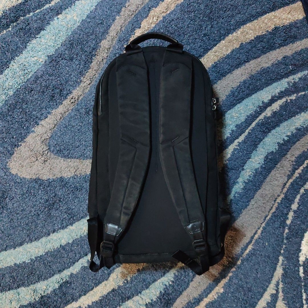 Backpack Bellroy Classic Backpack Plus , Tumi , durable bag , office bag , travel bag (Category: Luxury Bags & Wallets) located in Caloocan City. Submitted by fast_transact (Listing ID 1469028497, Image 2). Description: Bellroy Classic Backpack Plus - elegant backpack in classic Bellroy minimal. Padded 15 "laptop pocket in the rear panel Inner zipper compartment Two compartments in the main pocket Front and top zippered pocket Reinforced bottom W