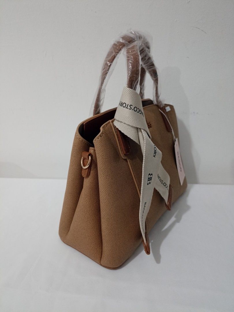 Bagco 2way Handbag Crossbody Bag (Category: Cross-body Bags) located in Kabacan. Submitted by prelovedbags.ph (Listing ID 1469090059, Image 3). Description: Bnew. Textured leather material. Small size P890.