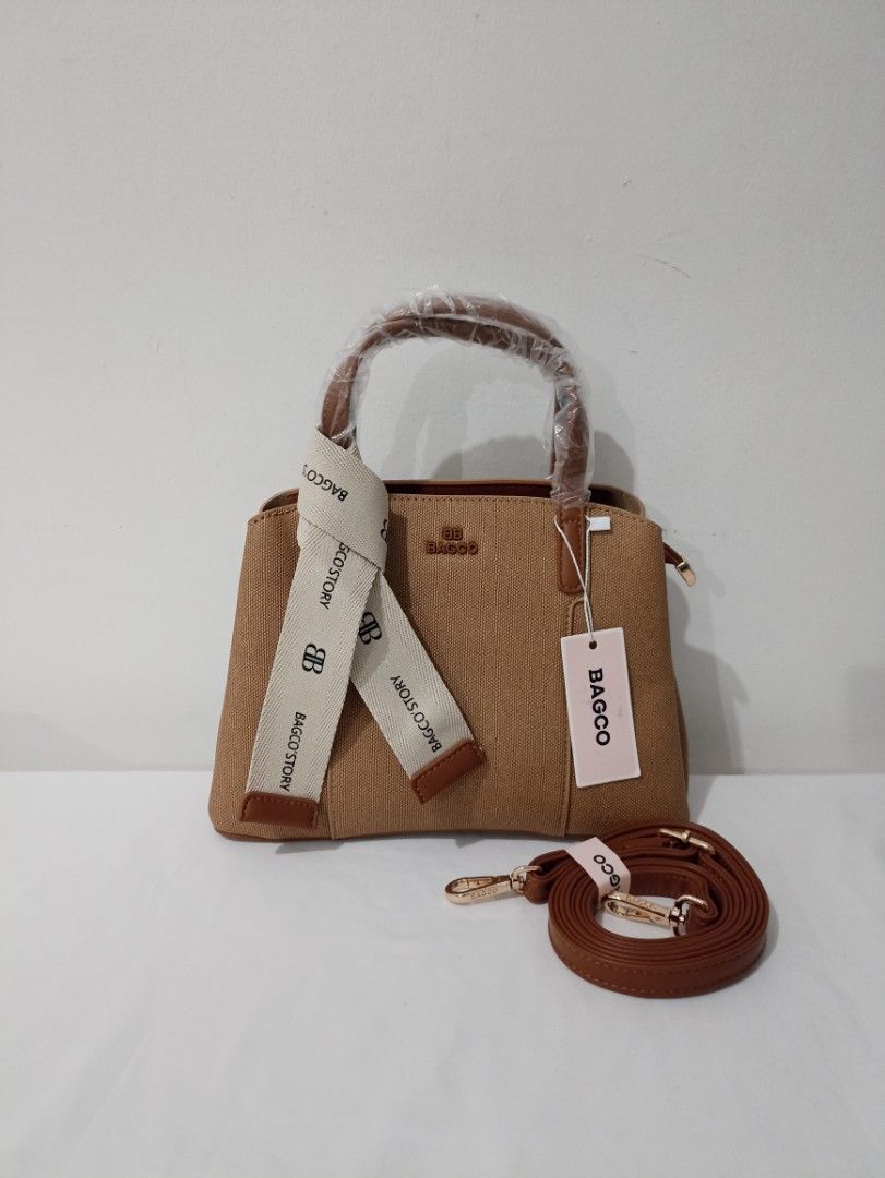 Bagco 2way Handbag Crossbody Bag (Category: Cross-body Bags) located in Kabacan. Submitted by prelovedbags.ph (Listing ID 1469090059, Image 1). Description: Bnew. Textured leather material. Small size P890.