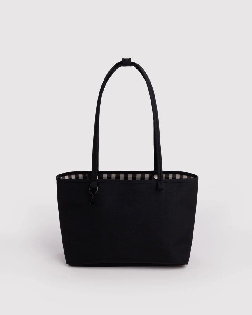 BAGGU MEDIUM NYLON GINGHAM REVERSIBLE TOTE (Category: Tote Bags) located in Manila. Submitted by dearlili_ (Listing ID 1469017036, Image 2). Description: .