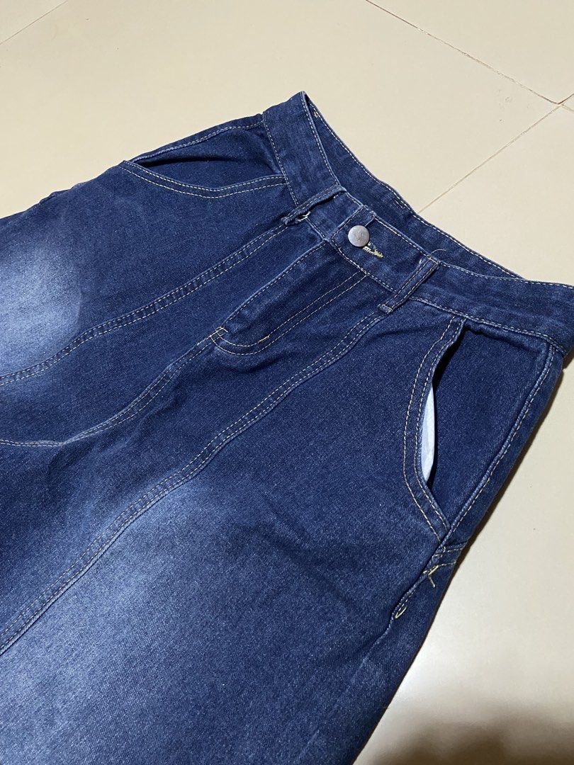 BAGGY PANTS (Category: Jeans) located in San Pablo. Submitted by tripnthrift15 (Listing ID 1468939366, Image 3). Description: BAGGY PANTS SIZE 30 LENGTH 39 LEG OPENING 11 THIGH 14.