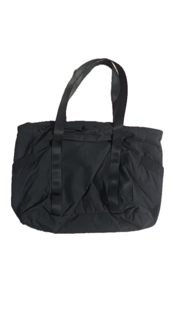 BAGSMART Black Tote Bag (Category: Tote Bags) located in Malabon City. Submitted by imjustagirl_ (Listing ID 1469043578, Image 1). Description: - Brand: BAGSMART - Color: Classic Black - Material: Durable nylon - Straps: Sturdy and comfortable for daily wear - Organization: Multiple exterior pockets on the sides and back - Details: Features BAGSMART logo patch near the bottom right - Condition: Clean interior and exterior, well-maintained.