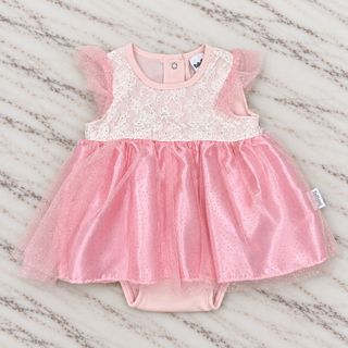 (Category: ) located in . Submitted by clearingmywardrobe_620 (Listing ID 1469132998, Image 1). Description: .