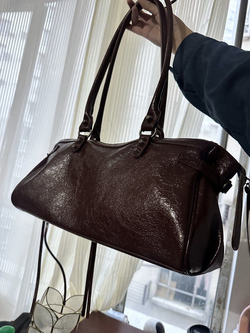 Balenciaga Bag (Category: Luxury Bags & Wallets) located in Manila. Submitted by safeocean.da498d (Listing ID 1468939601, Image 2). Description: Best Replica bought for 8k used few times good as new flame test ✅ .