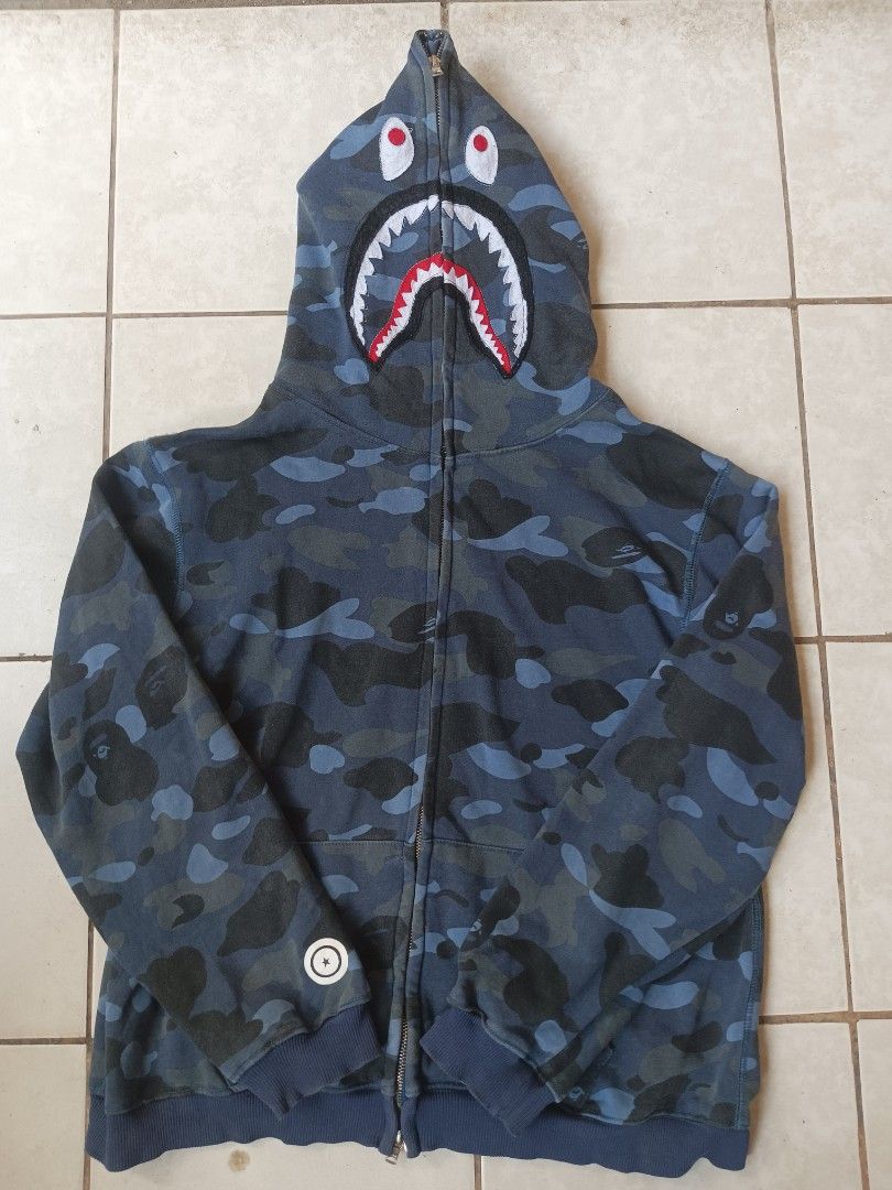 BAPE SHARK HOODIE (Category: Coats, Jackets and Outerwear) located in Cagayan de Oro. Submitted by kenndniggha (Listing ID 1468983121, Image 2). Description: jnt /courier ‎mop / gcash / can meet if nearby lng ‎📌 lapasan, cagayan de oro ‎XL ON TAG, MED/LARGE fittings ‎— waist: " 25 ‎— length: " 23 ‎-color may vary due to bad cam ‎-authenticity not guaranteed ‎-this item is thrifted, pm for more details.